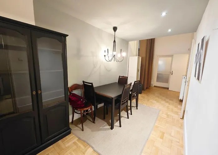 Cozy Andrassy Hostel