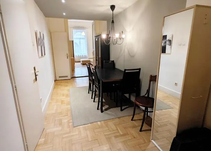 Cozy Andrassy *