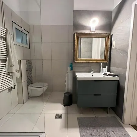 Cozy Andrassy Hostel *